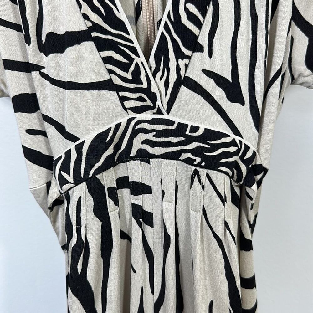 ELIE TAHARI Women’s Y2K Short Sleeve Zebra Print Jumpsuit Cream/Black Size XS - Picture 5 of 11